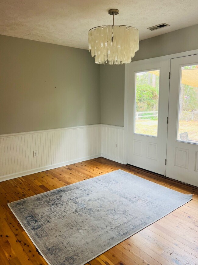 Building Photo - 208 Elmhurst Rd