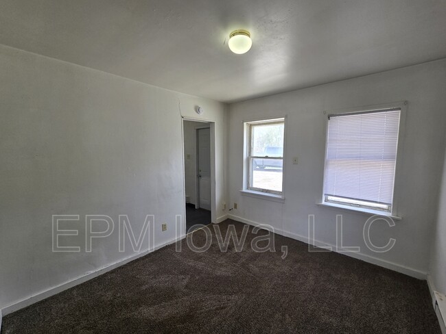 Building Photo - 2836 Independence Ave