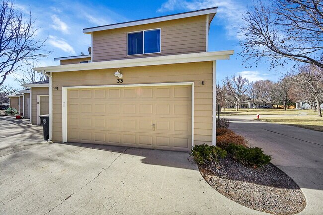 Building Photo - $2,295.95, 3-bed, 3-bath, located in Longmont with a washer and dryer and $300 off the first mont...