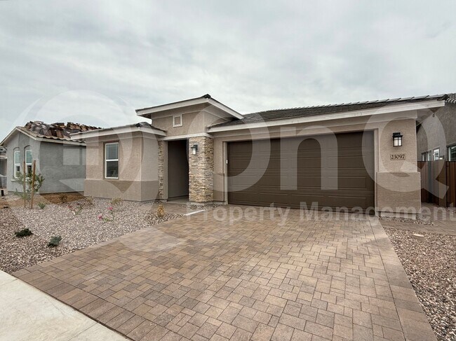 Building Photo - 23097 E Saddle Way