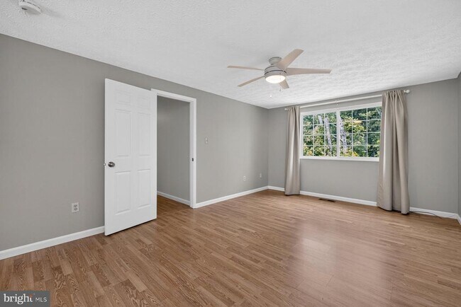 Building Photo - 4009 Shallow Brook Ln