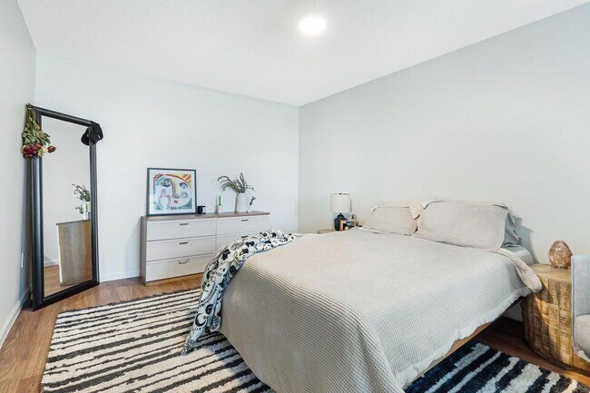 Building Photo - 1215 Crystal Way