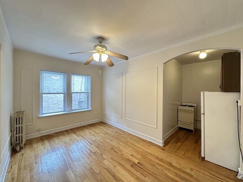 Building Photo - 2849 N Burling St