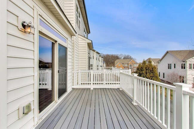 Building Photo - Beautiful Garage Townhouse in Poplar Run - Minutes to Glenmont METRO & I-200!