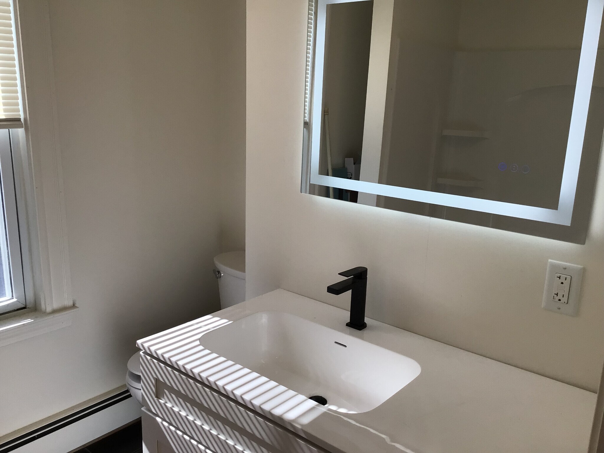 Building Photo - 10 1/2 Bentley St