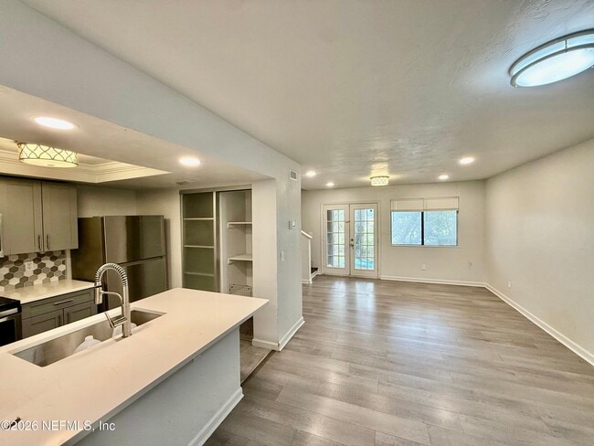 Building Photo - 2943 Bayshore Dr E