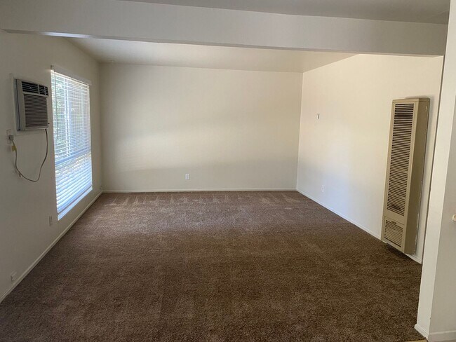 Building Photo - 3 Bdrm/2 Bath Home Close to Downtown & Shopping-$500 Off 1st Month's Rent