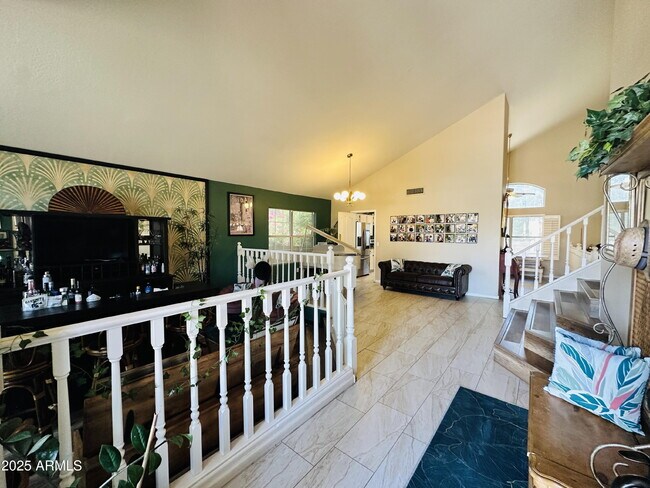 Building Photo - 727 W Mendoza Cir
