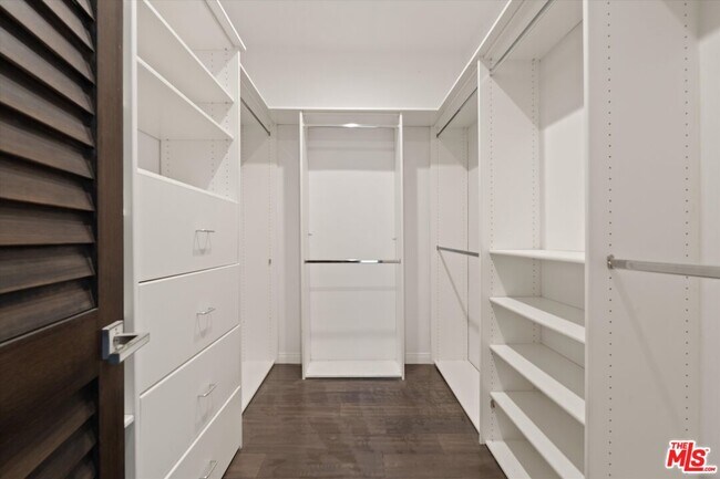 Building Photo - 2175 S Beverly Glen Blvd