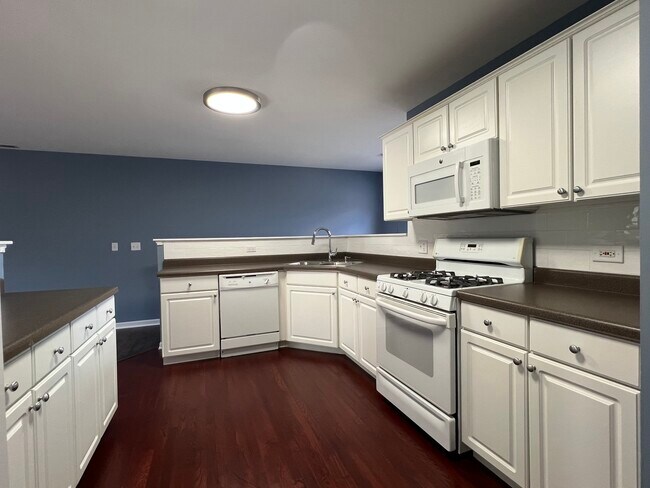 Building Photo - 3413 Blue Ridge Dr