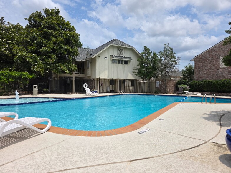 Building Photo - 6469 Burgoyne Dr.