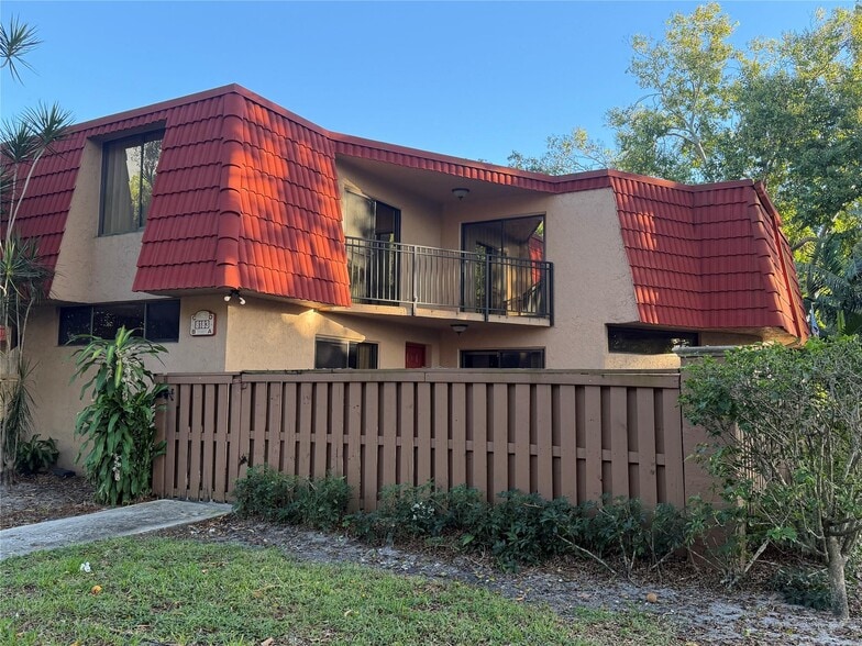 Building Photo - 8183 Severn Dr