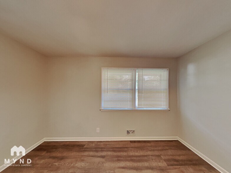 Building Photo - 2731 Carriage Ln