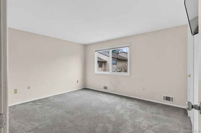 Building Photo - 8 Knightsbridge