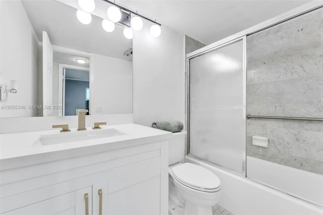 Building Photo - 9811 N Hollybrook Lake Dr