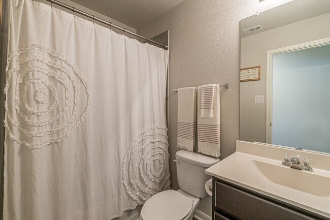 Building Photo - 2569 McCrae