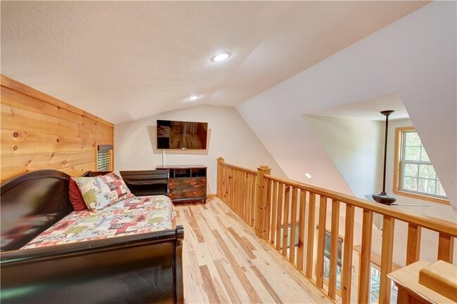 Building Photo - 495 Chicory Dr E