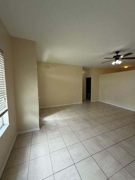 Building Photo - COMING SOON!!! Charming 3/2/2 car garage home in North Port