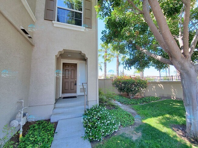 Building Photo - End unit 4 Bedroom House Available Now in ...
