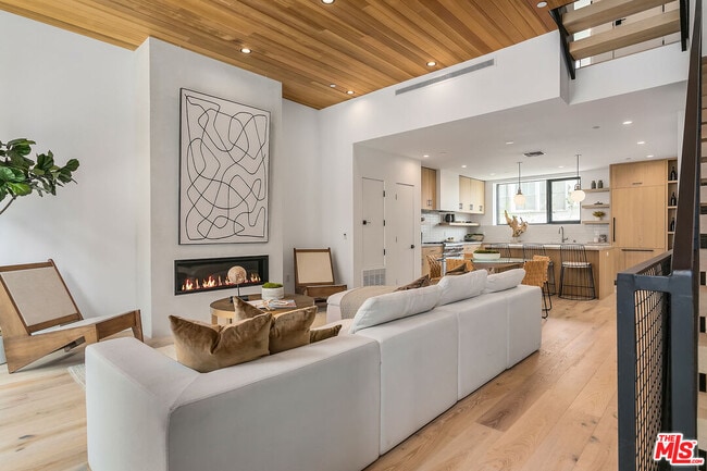 Building Photo - 610 S Van Ness Ave