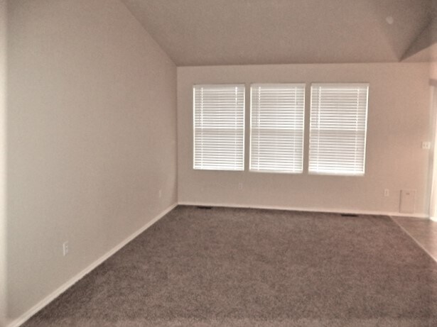 Building Photo - 585 N Katie Way