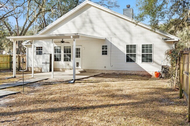 Building Photo - No HOA! Large Lot!