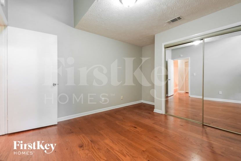 Building Photo - 5515 N Fork Dr SW