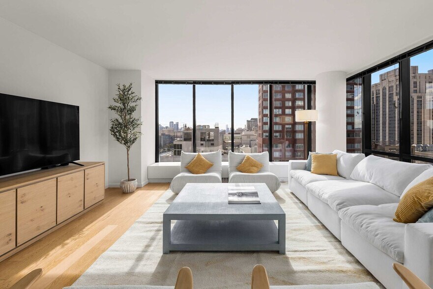 Building Photo - 525 E 72nd St