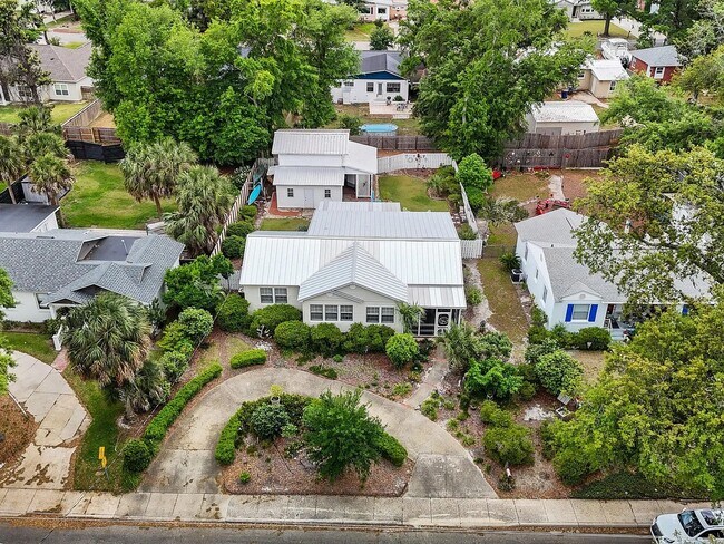 Building Photo - 321 S Bonita Ave