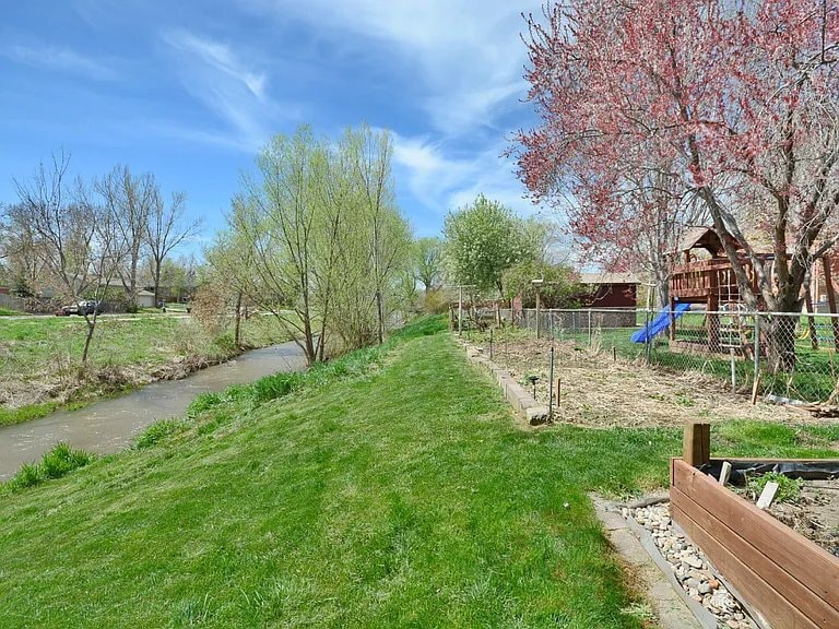 Building Photo - 1403 Lefthand Dr