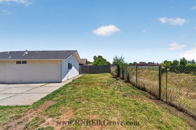 Building Photo - 6844 Sandrock Way