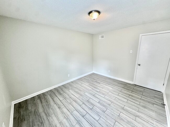 Building Photo - 3057 Radford Rd