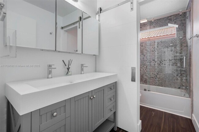 Building Photo - 5050 Greenwich Preserve Ct