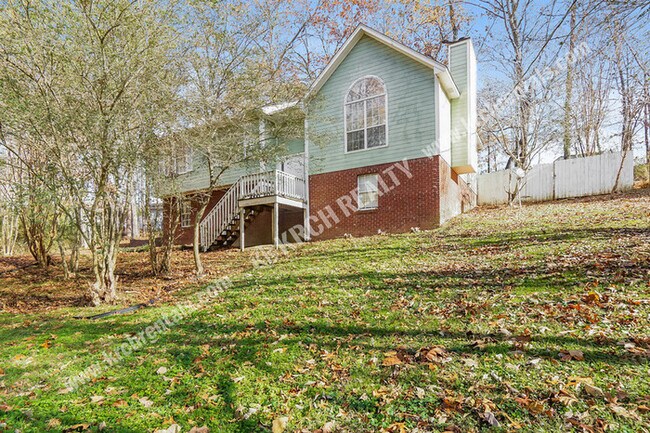 Building Photo - 3-Bed Home with Fireplace