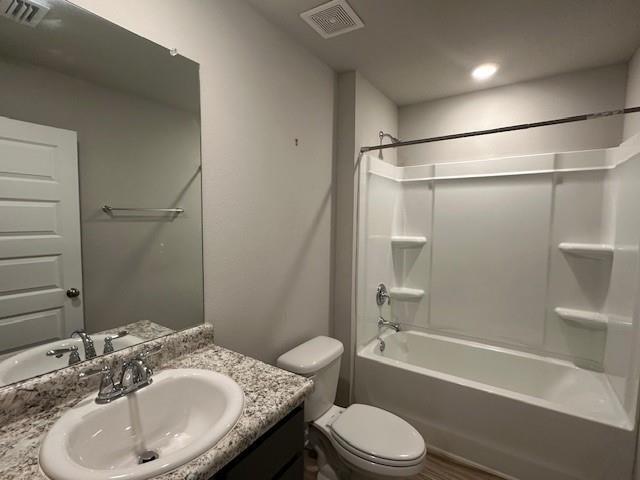 Building Photo - 2553 Windmere Dr E