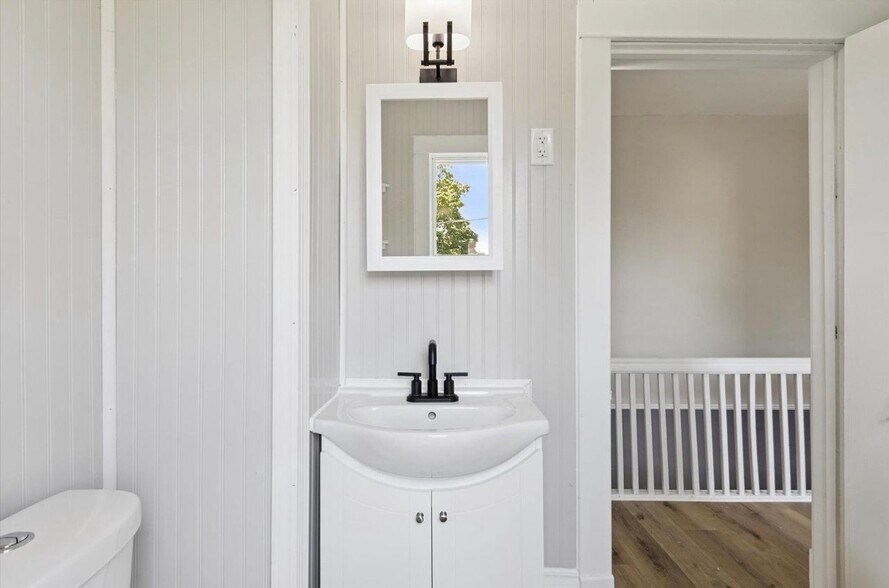 Building Photo - 1115 Laurel Ave