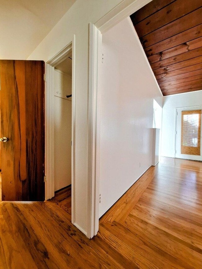 Building Photo - Cat Friendly 2bd Duplex w/Private Patio & Attached Garage