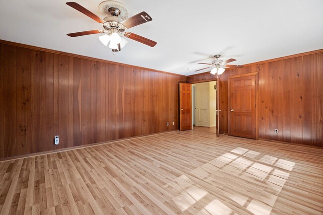 Building Photo - 2401 Scarsborough Dr