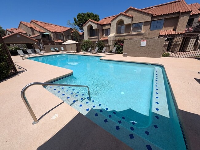 Building Photo - 2 Bedroom Condo Unit in the Papago Park Vi...