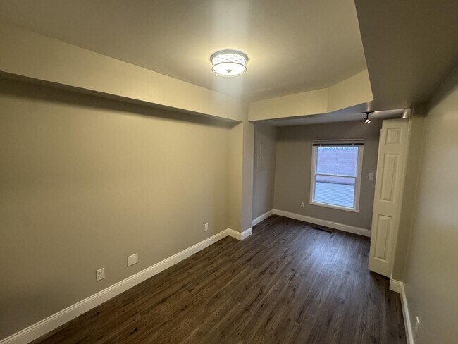 Building Photo - 100-102 S Lewis St