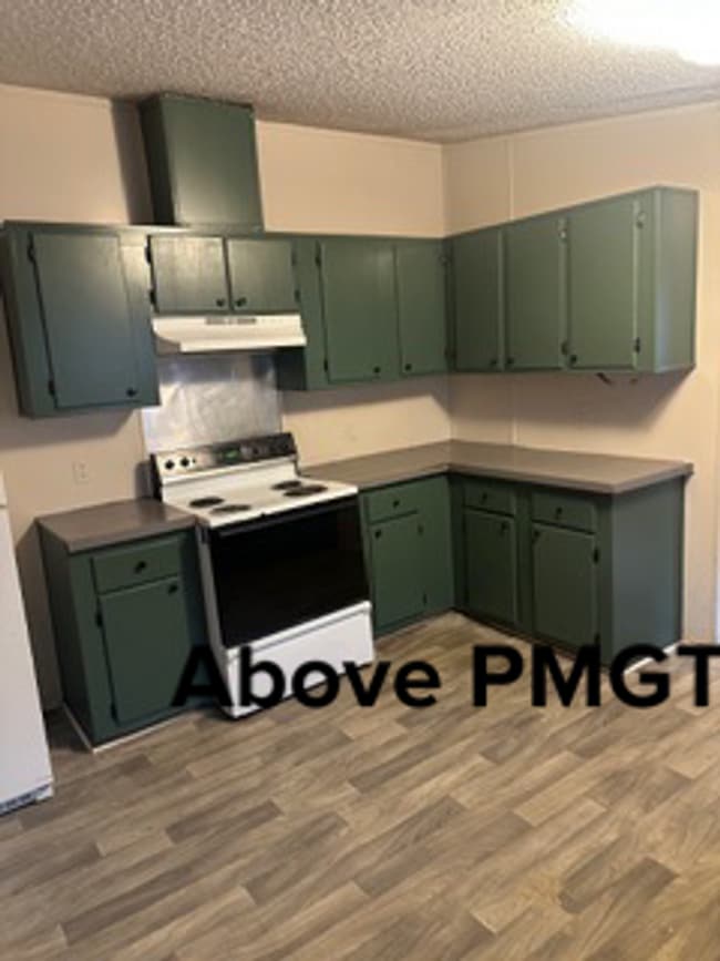 Building Photo - 3 Bedroom and 2 Bathroom Mobile home in the Tanglewood area