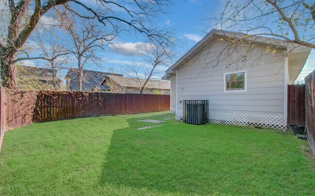 Building Photo - 3309 Webster St