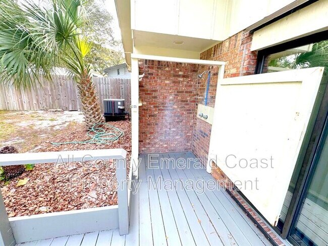 Building Photo - 504 Kelly St