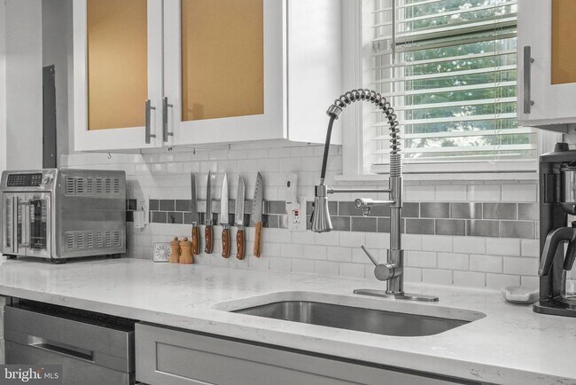 Building Photo - 6032 Melbourne Ave