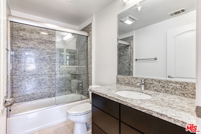 Building Photo - 401 N Serrano Ave