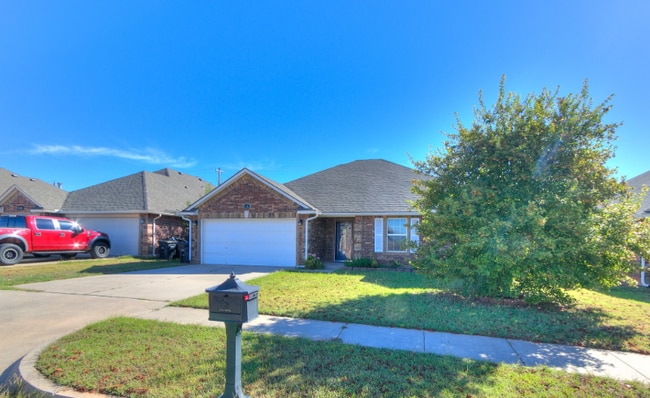 Building Photo - 1112 Bryan Dr