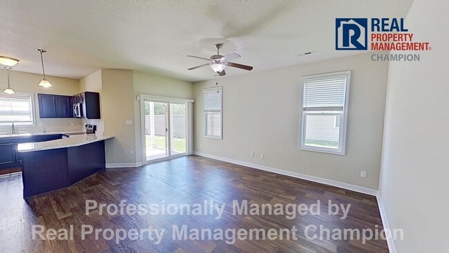 Building Photo - Beautiful Townhome with Open Floorplan and Covered Patio