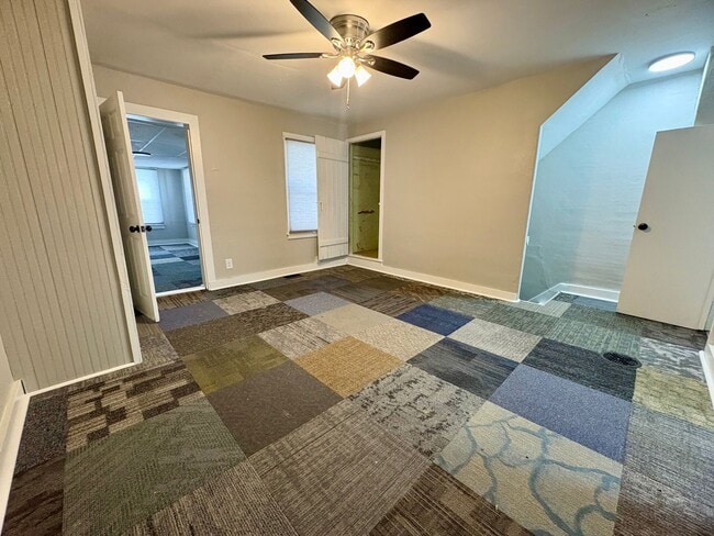 Building Photo - 2 Bedroom 1.5 Bathroom w/Bonus Room in York!