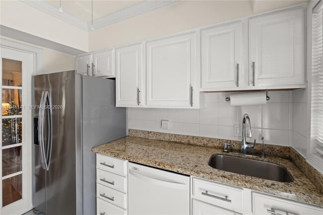 Building Photo - 800 NE 6th St