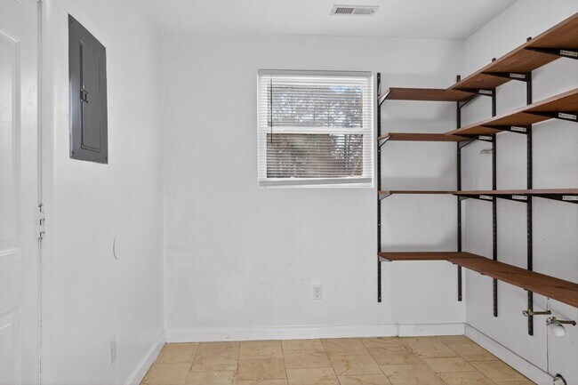 Building Photo - 4713 Clintwood Dr